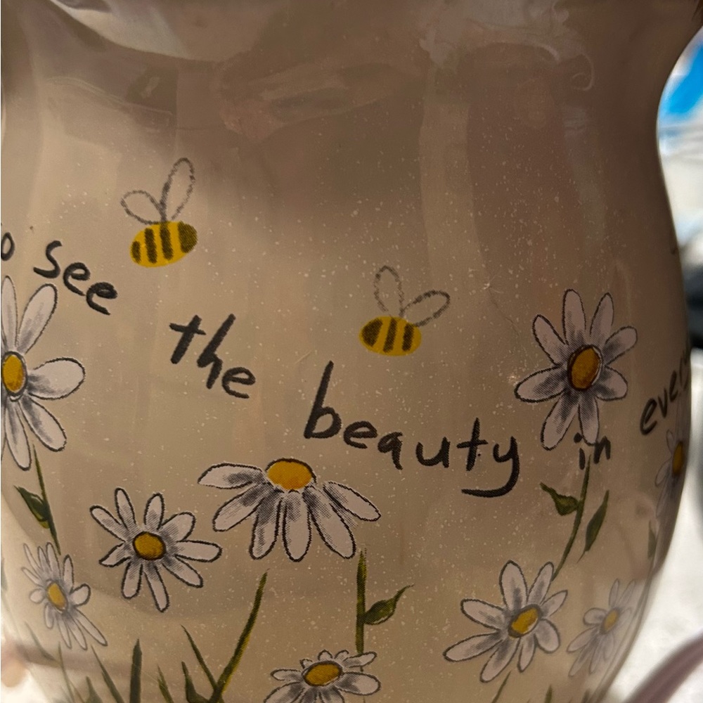 Scent warmer with bees 🐝 all over it and inspirational quotes. See pics.